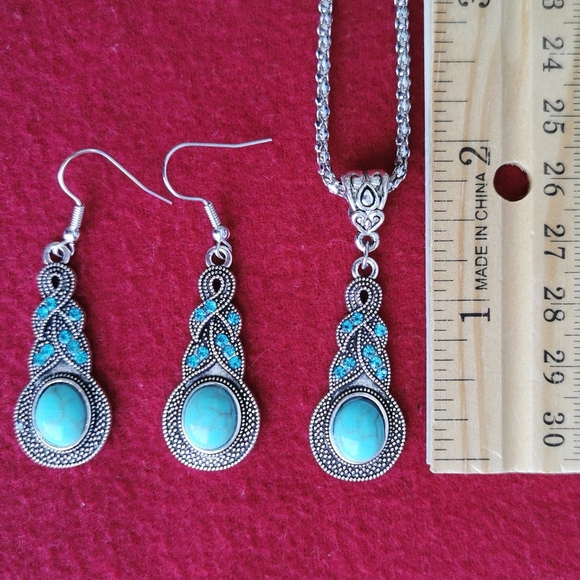 #9~NWOT. Necklace and earring set. - Picture 2 of 4